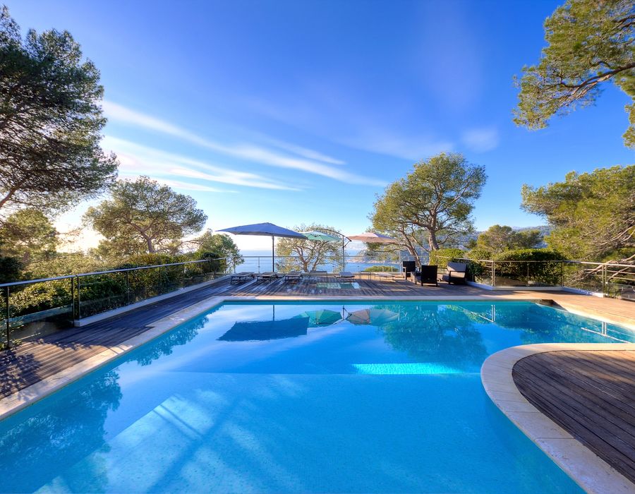 Elegant Contemporary Villa with Panoramic Sea Views in Saint Jean Cap Ferrat 3