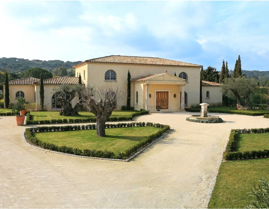 Large property with tennis courts in Les Salins, Saint Tropez 3