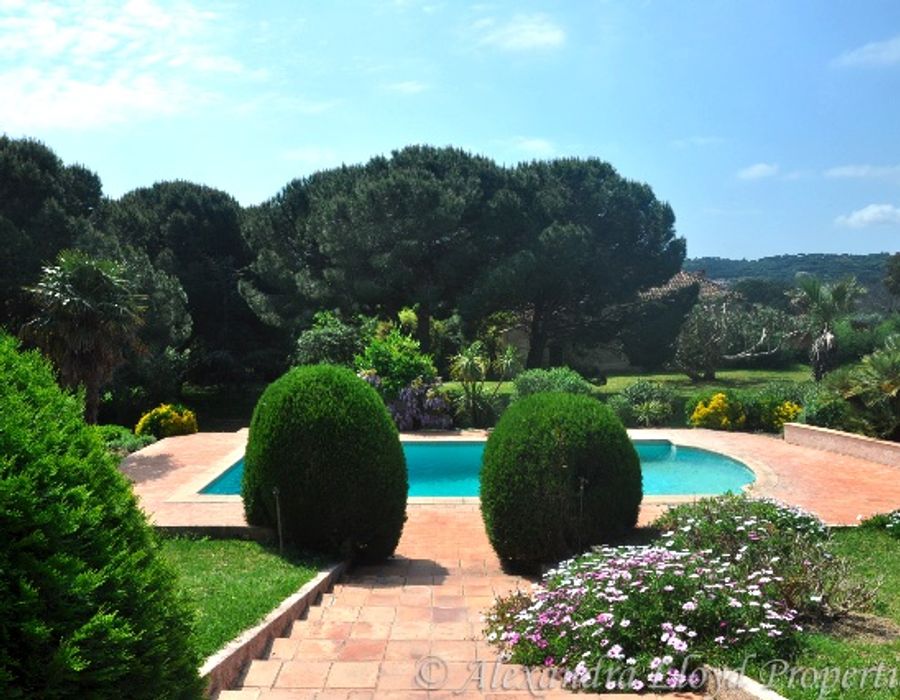 Charming property for sale in Saint Tropez 1