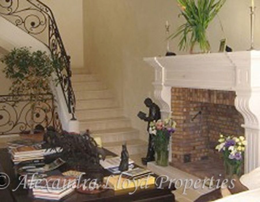 A magnificent stone country house on the Cap d'Antibes 2