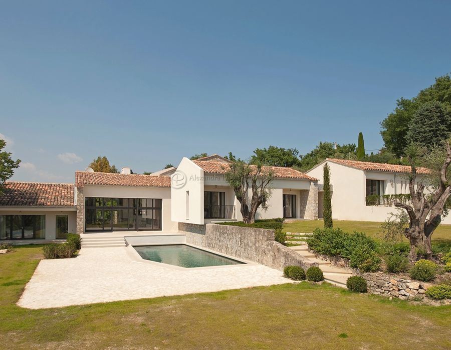 Contemporary villa with sea views, walking distance to Mougins Village 1