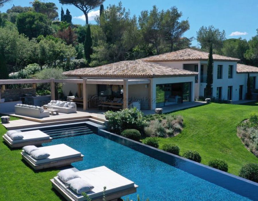 Les Parcs de Saint Tropez - sea views - five bedrooms plus staff rooms for rent 1