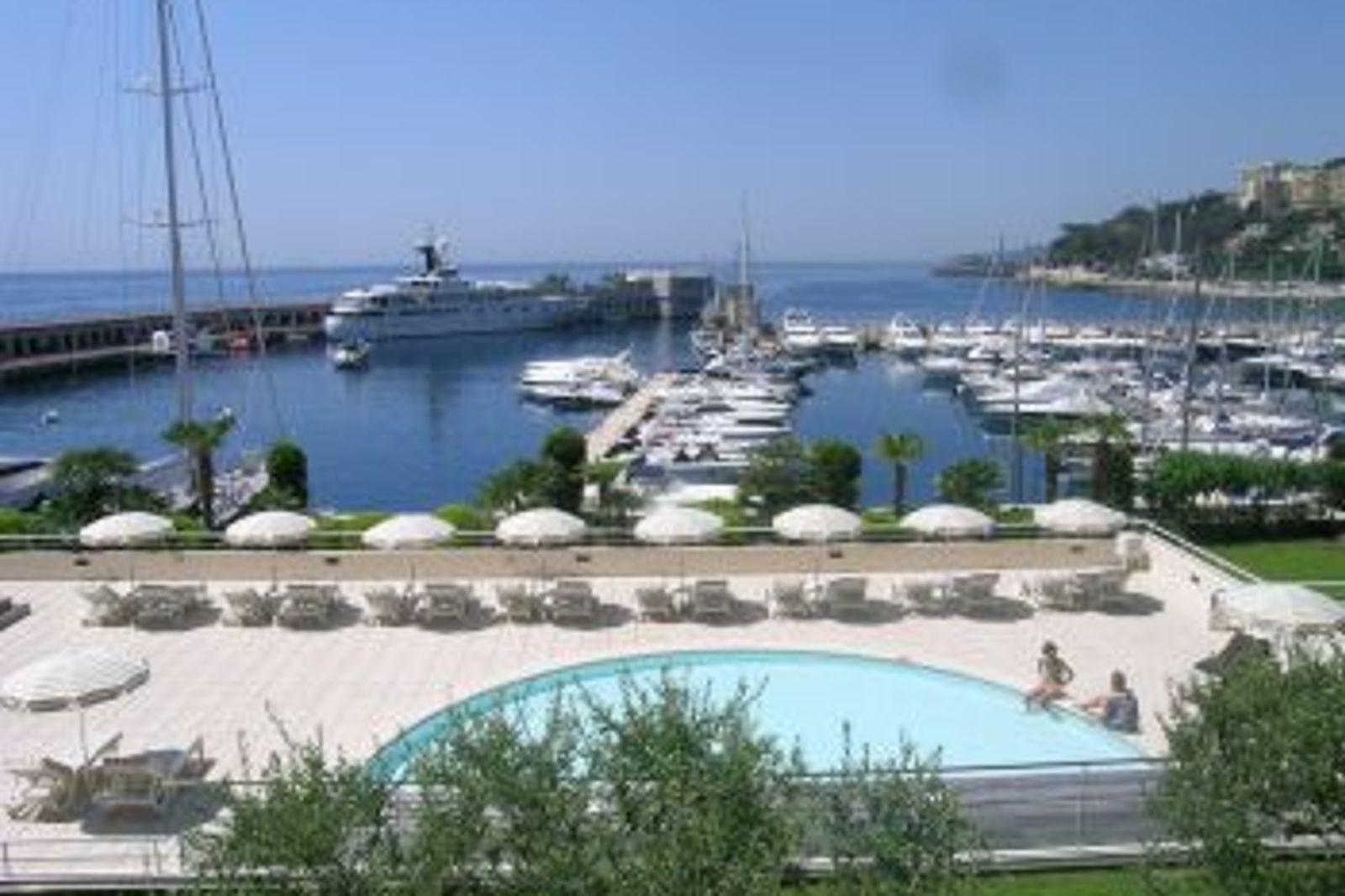 A stunning apartment in the heart of Fontvieille.