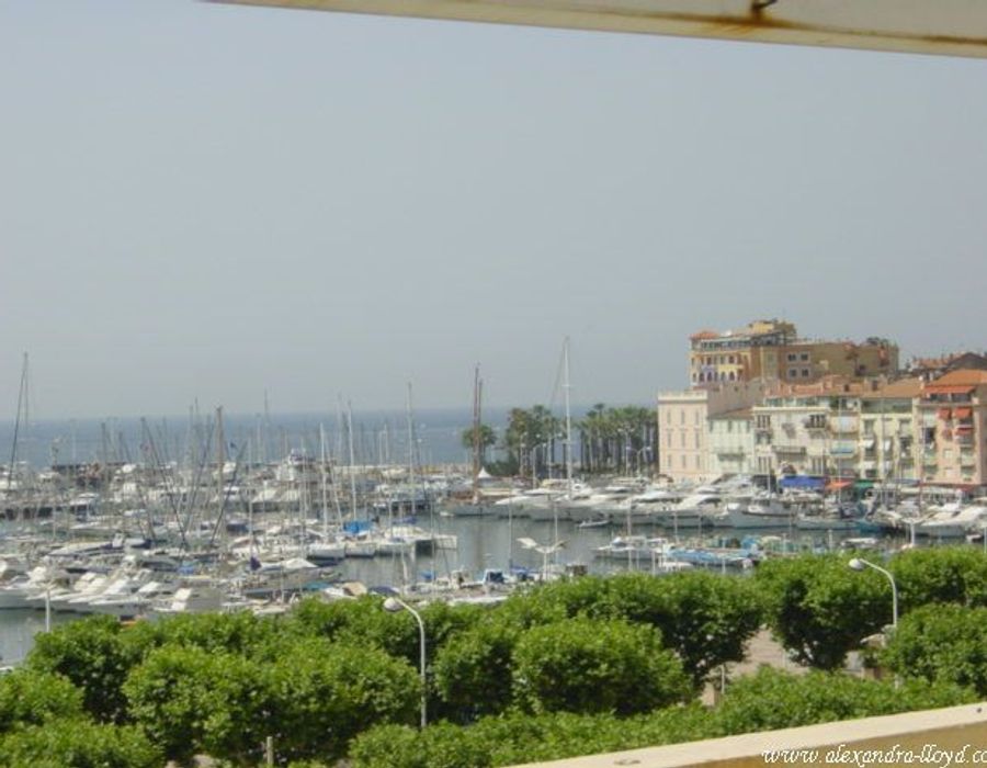 Penthouse apartment in Cannes 1