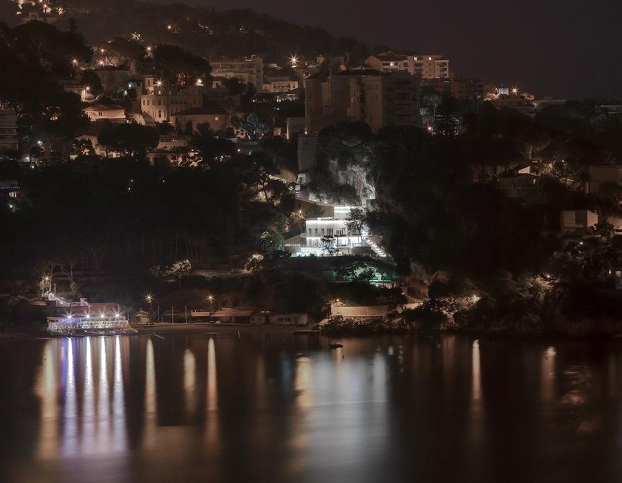 Stunning water front villa for rent and sale in Cap d'Ail 2