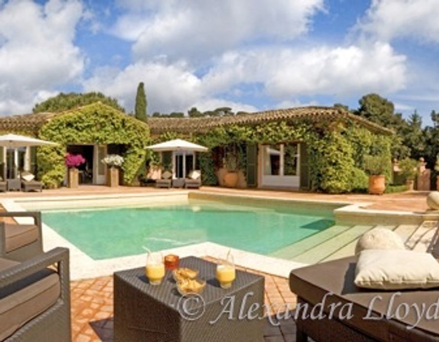 A lovely house for sale in Saint Tropez, close to the village 6