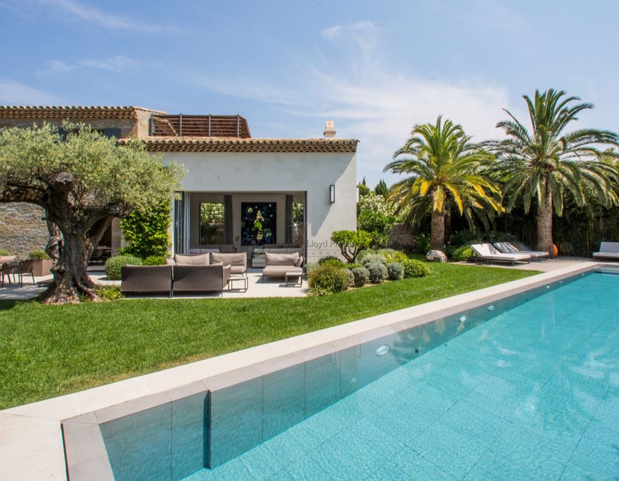 UNIQUE ! A beautifully decorated village house in the heart of Saint Tropez 1