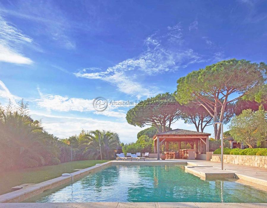 A stunning newly built Neo Provencal style property in La Moutte 2