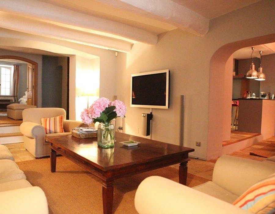 Charming apartment in the village of Saint Tropez 2