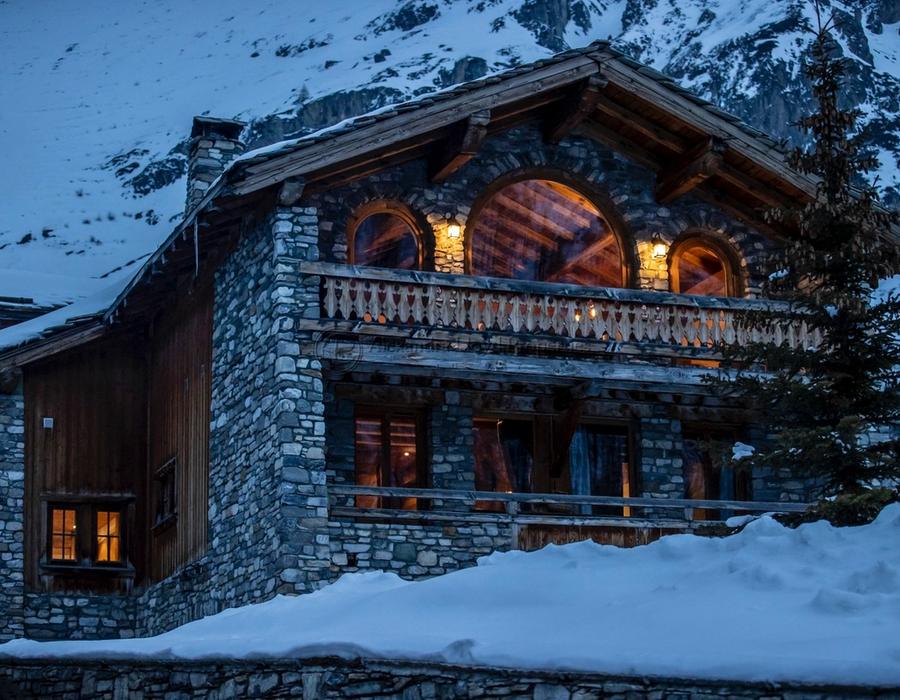 A charming chalet for rent in Val d'Isère 3