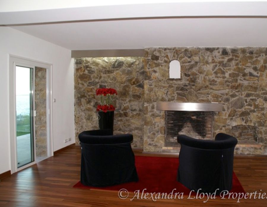 Waters edge property at Les Issambres 6