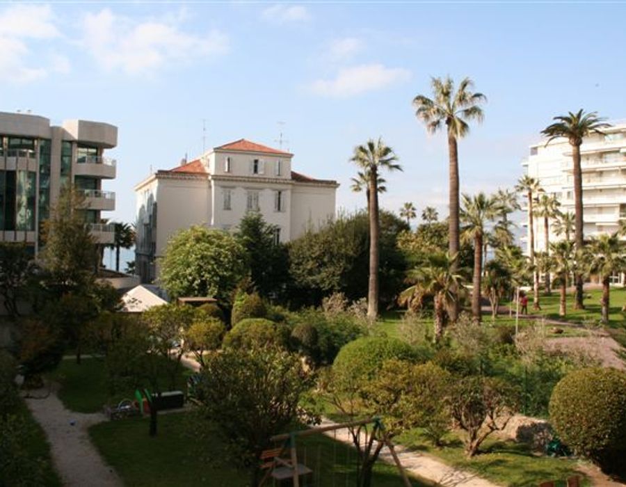 Excellent position on La Croisette in Cannes 4