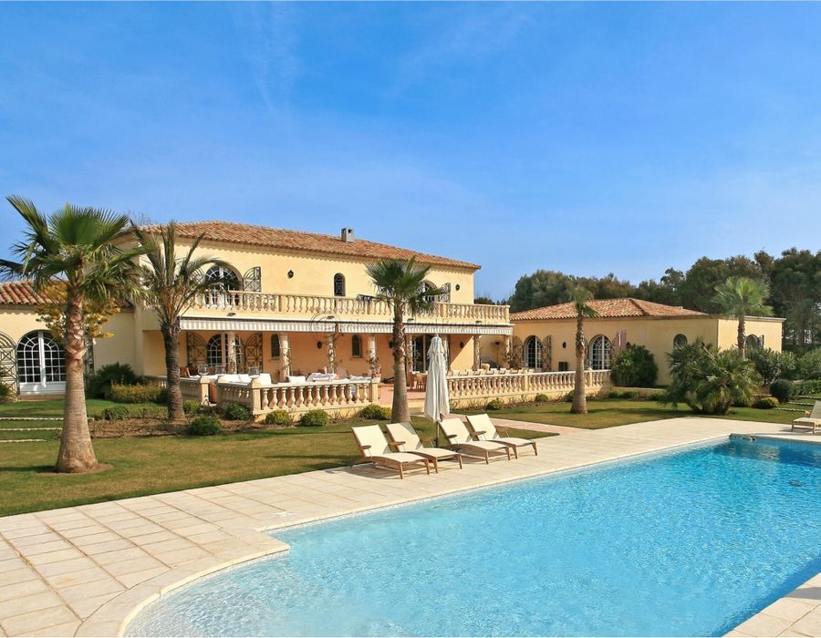 Large property with tennis courts in Les Salins, Saint Tropez 1