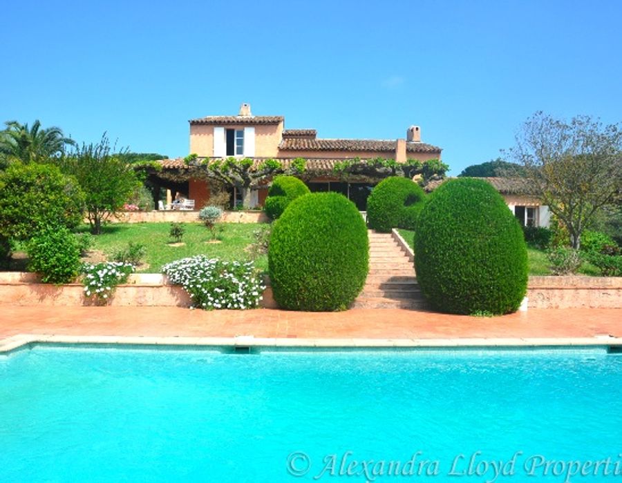 Charming property for sale in Saint Tropez 2