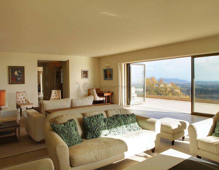 Contemporary Provencal villa with fabulous views in Tourrettes sur Loup 5