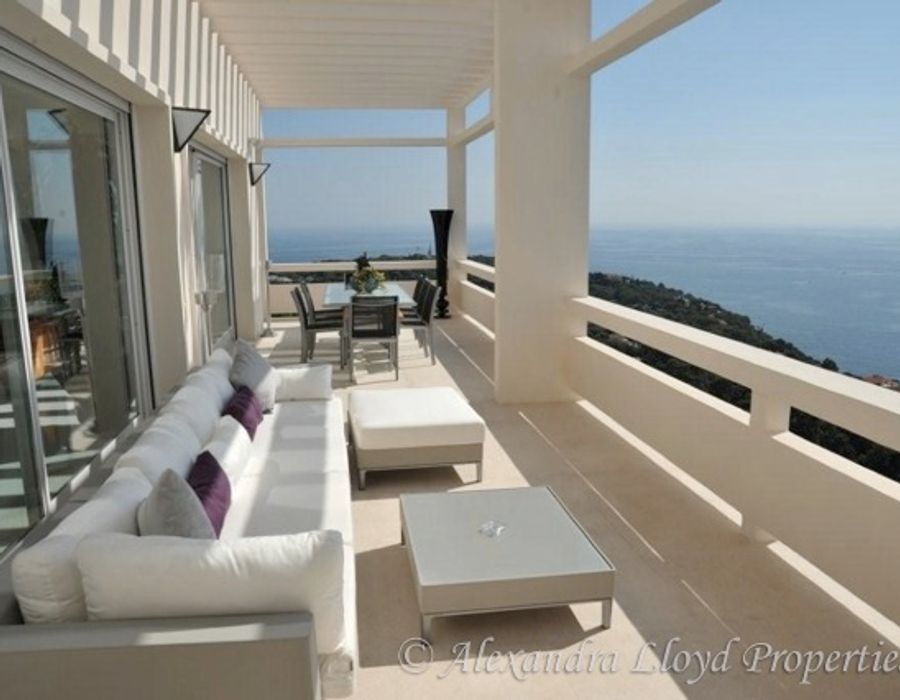 Contemporary villa in Roquebrune overlooking Monaco 6