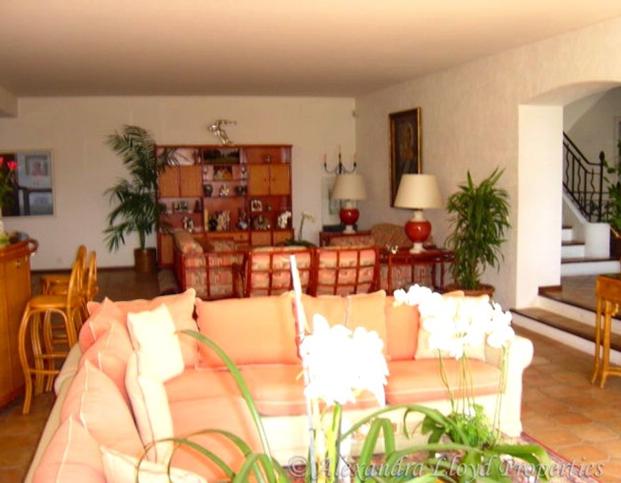 <strong>Cap d'Antibes</strong> A lovely villa built on 3 levels for total 500 m² 4