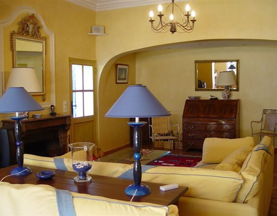 Lovely Italian styled property at 10mn walk to the Place des Lices 3