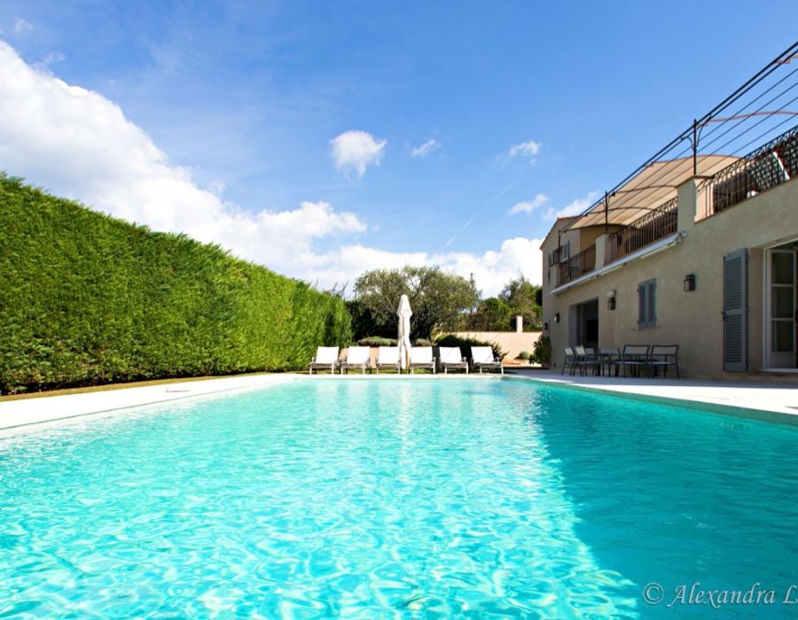A seven bedroom villa for rent in La Belle Isnarde, Saint Tropez 4