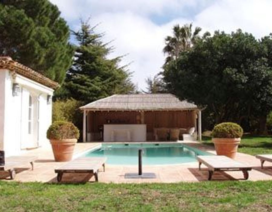 Wonderful 400m² Bastide situated in Les Parcs de Saint Tropez 2