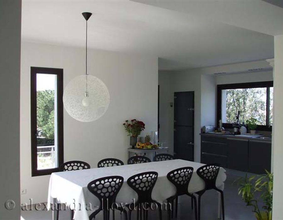 Modern villa located in Calvi, just a walk away from the sea. 3