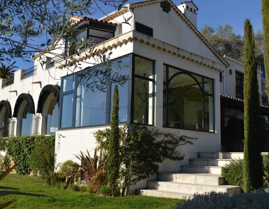 An elegant villa in a perfect location, Cannes La Californie  1