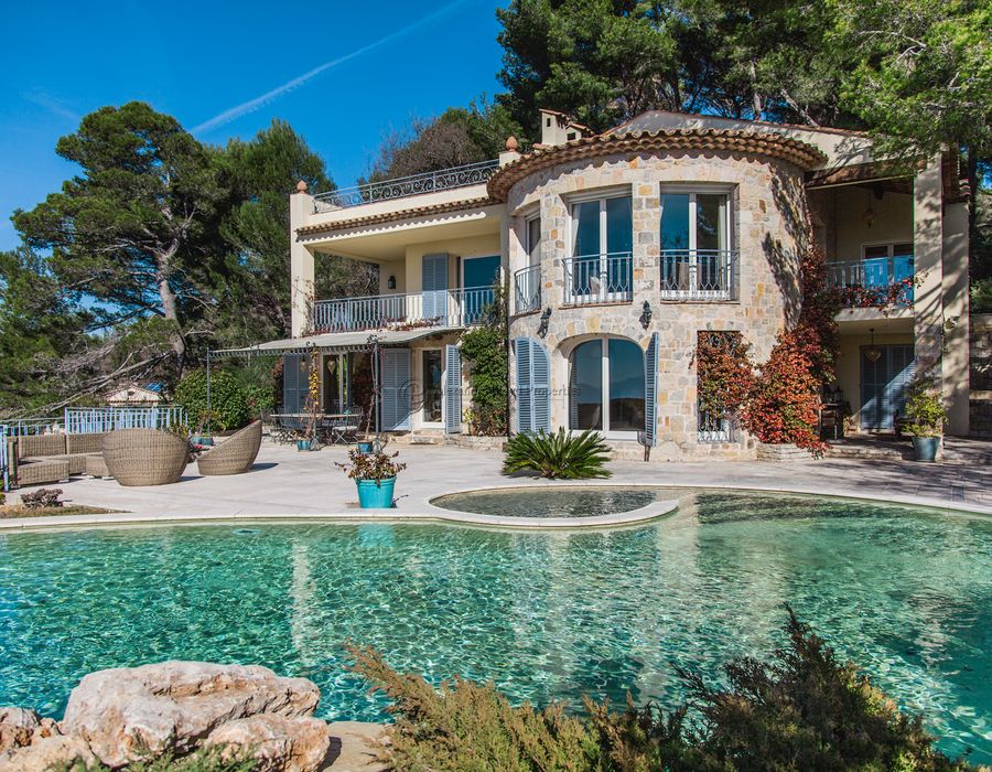 Lovely stone property with great views in Cannes 5