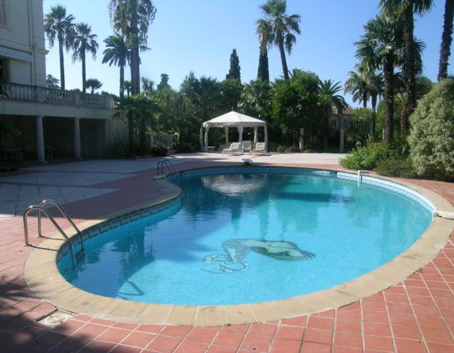 Stunning Belle Epoque property in the heart of Cannes 4