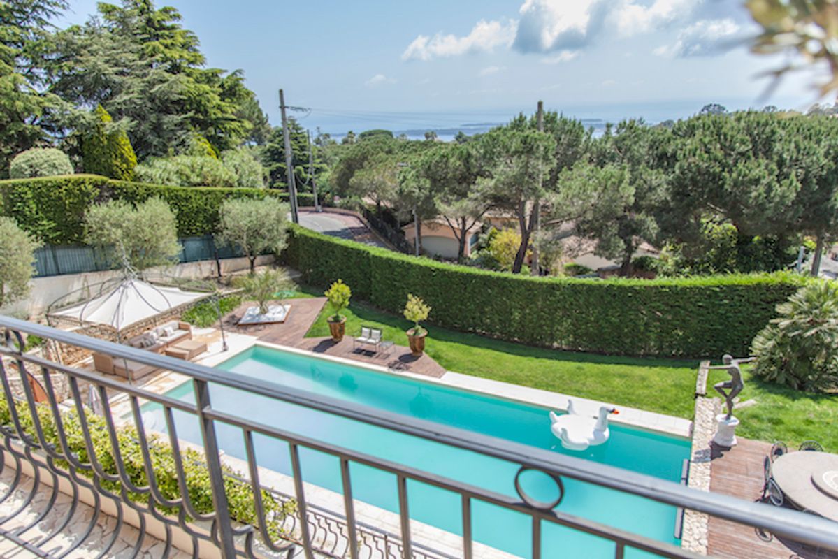 Stylish Neo Provencal property in Super Cannes