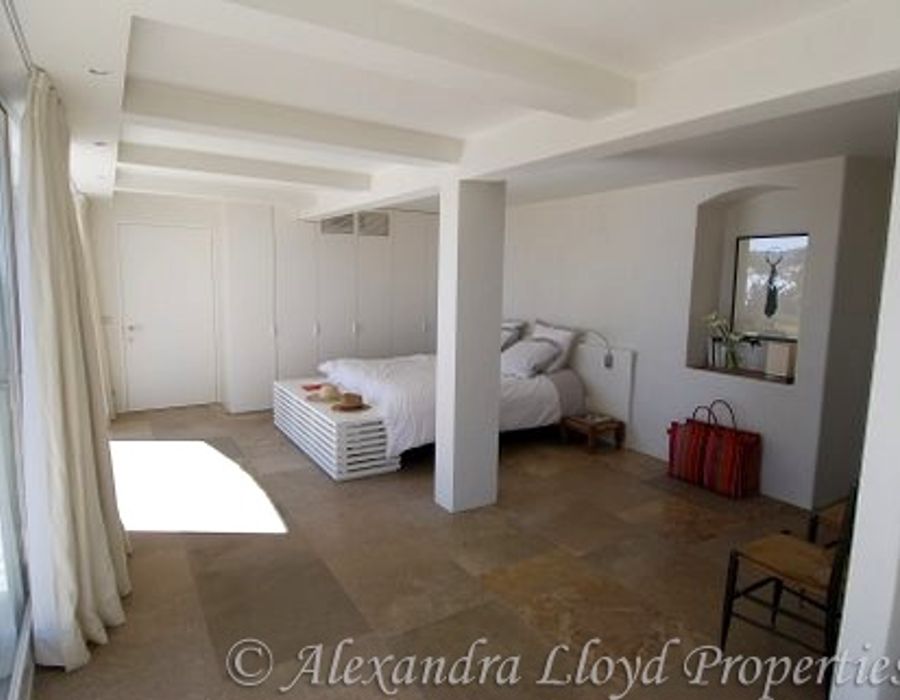 Stunning waters edge property in Lavandou 5