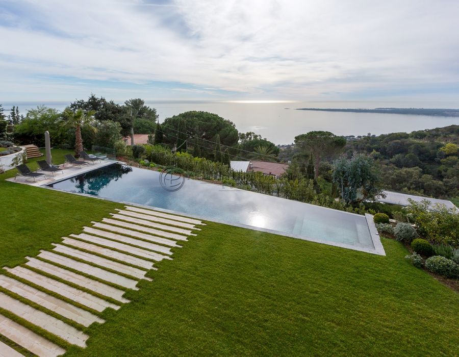 Stunning contemporary villa for rent in Super Cannes 6