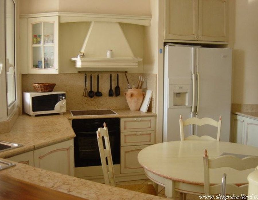 Neo Provencal villa on the West side of Cap d'Antibes 3