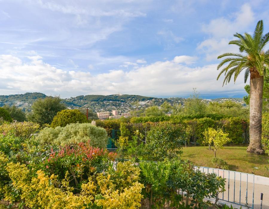 Lovely family home for rent in Cannes 4