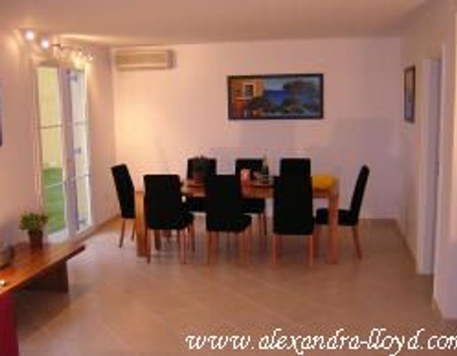 A newly built villa located in a private domain, just outside Antibes. 2