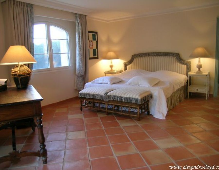 Luxurious Property next to Tahiti Beach 6