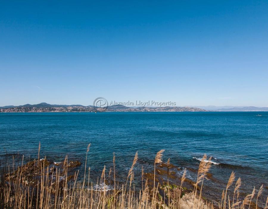 Water front villa with five Bedrooms in Les Parcs de Saint Tropez 6