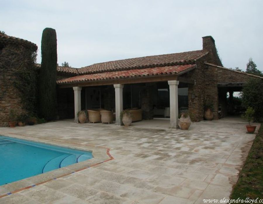 Typical Provencal villa with stunning interiors. 6