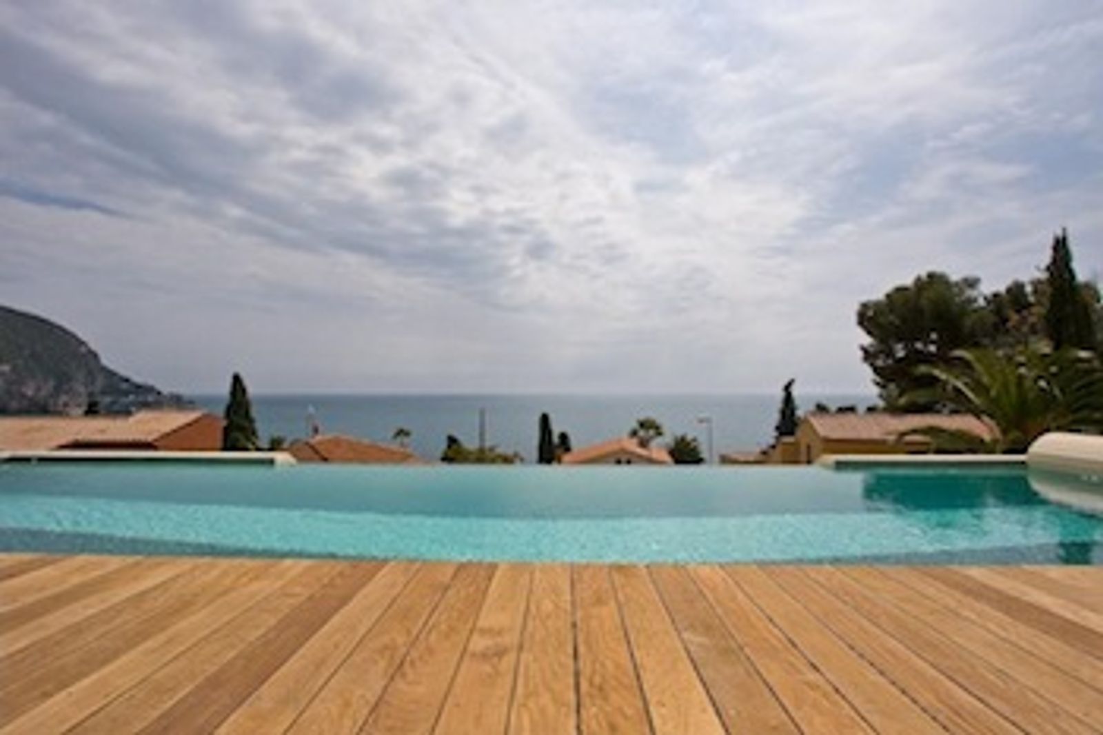 Newly renovated villa located in Eze with great sea views