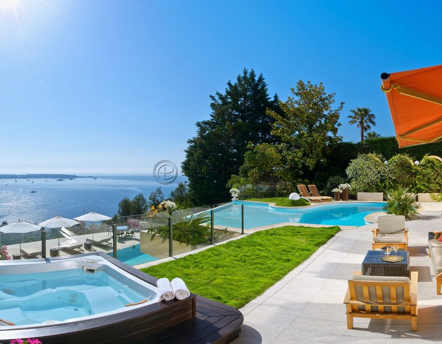 Wonderful property in the hills of Cannes with exceptional views 1