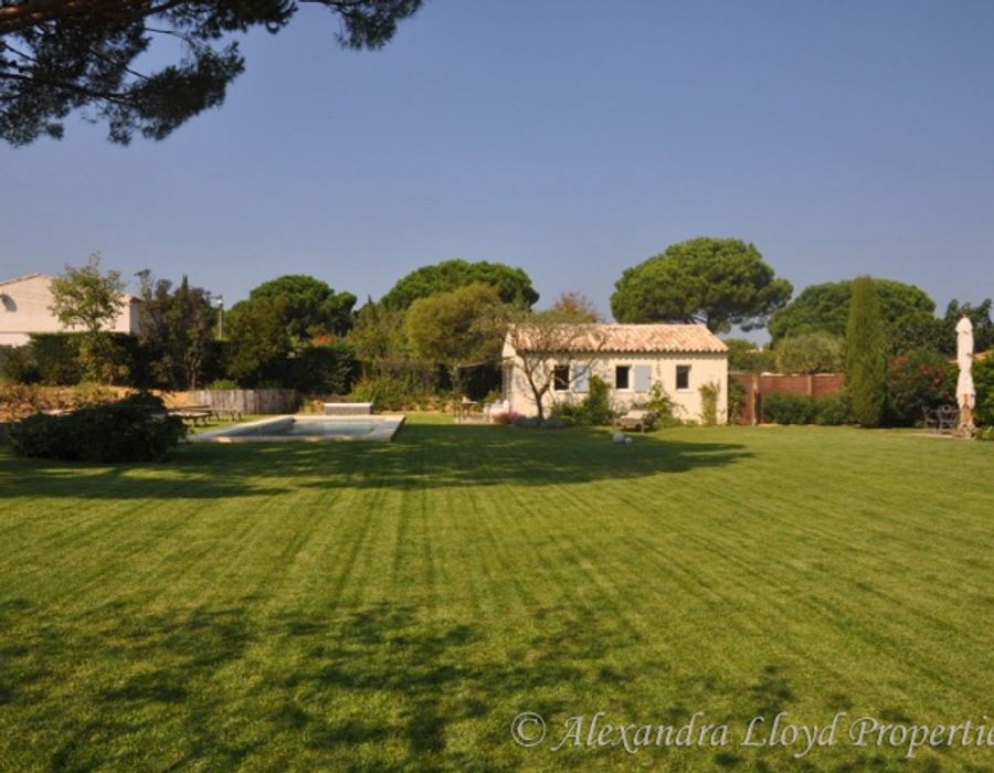 Charming Provencal property located close to Salins Beach, Saint Tropez 4