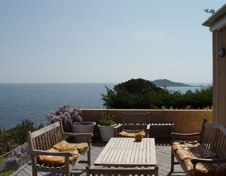 Located in a secured private domain in La Quessine 3