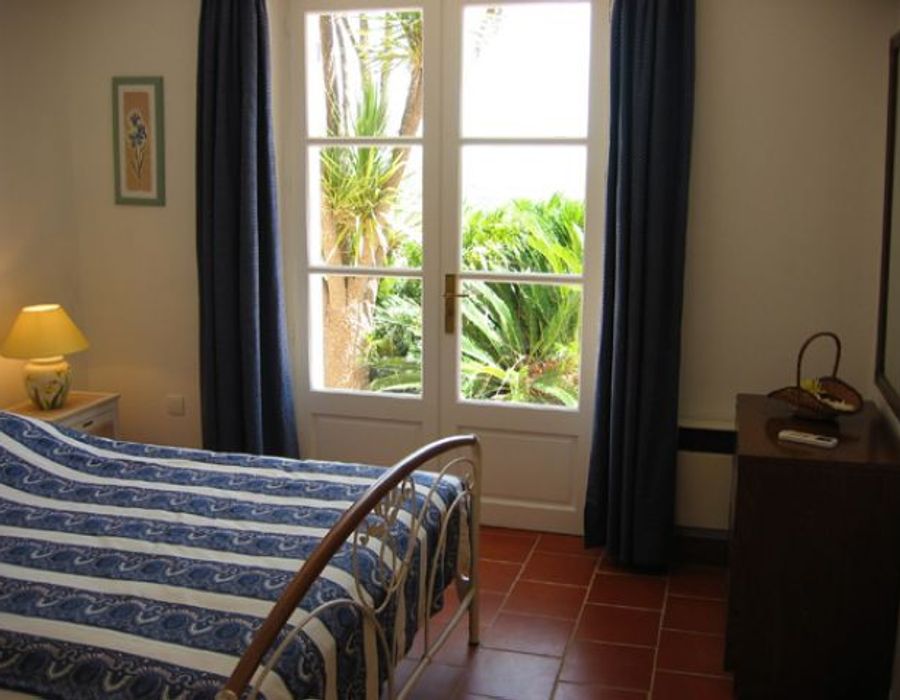 Neo Provencal villa in Ramatuelle with lovely views 2