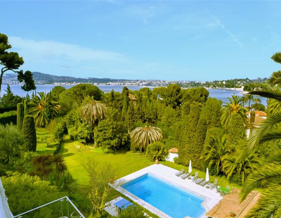 Magnificent contemporary property on the Cap d'Antibes 2