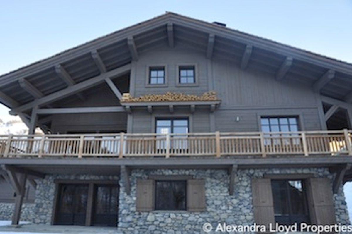 Luxurious chalet with full size swimming pool for sale in Auron