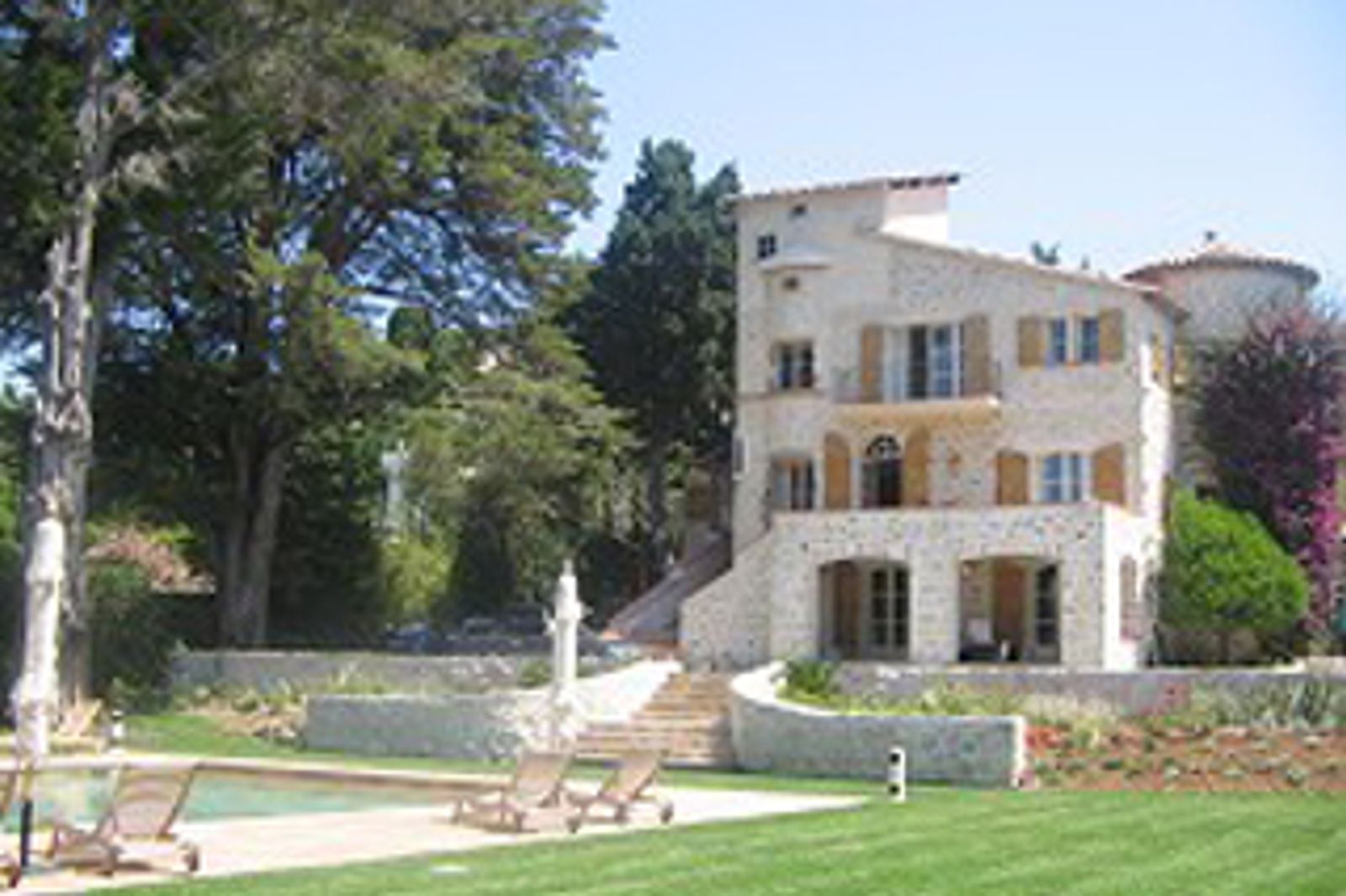 A magnificent stone country house on the Cap d'Antibes
