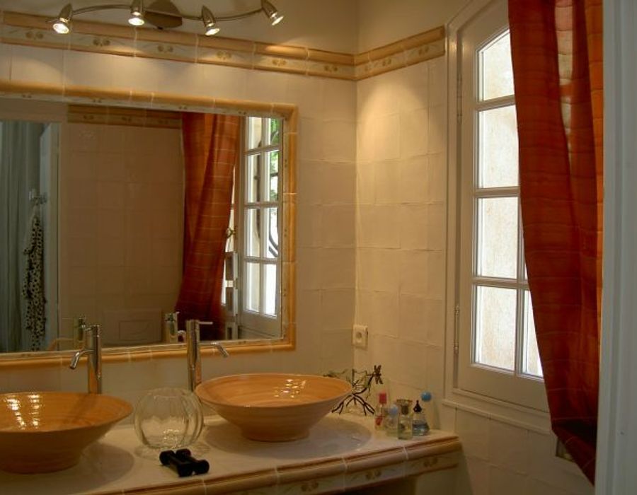 Charming villa with a view over the hills and the bay of Cannes 1