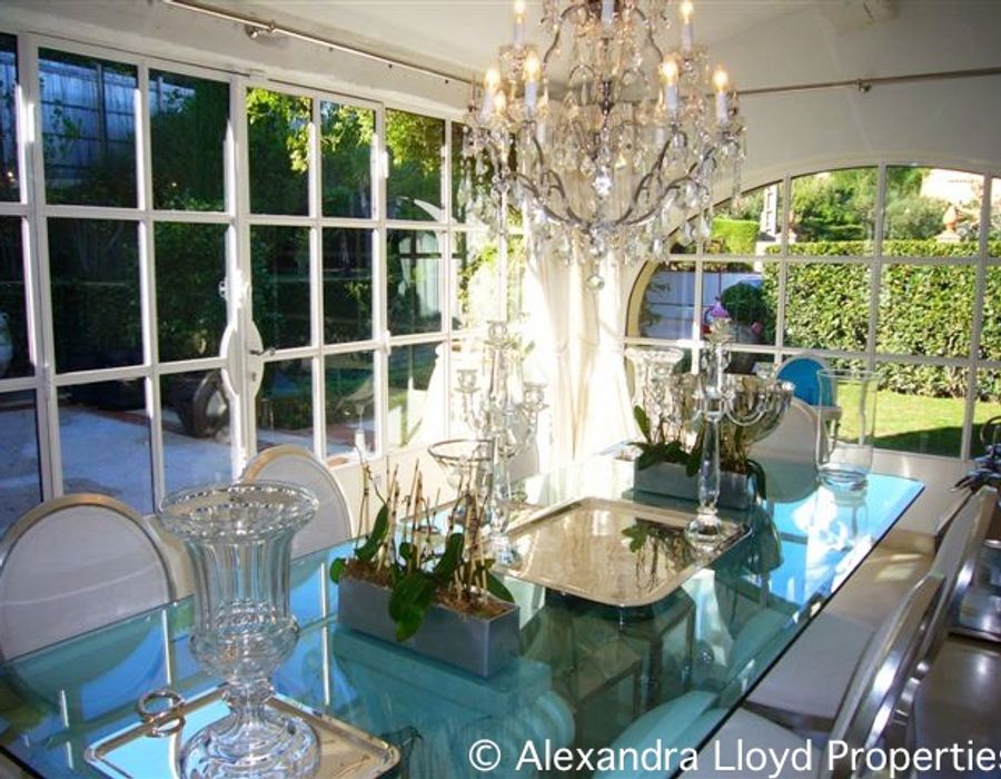 Lovely Tropezian style villa with sea views next to the Club 55 4