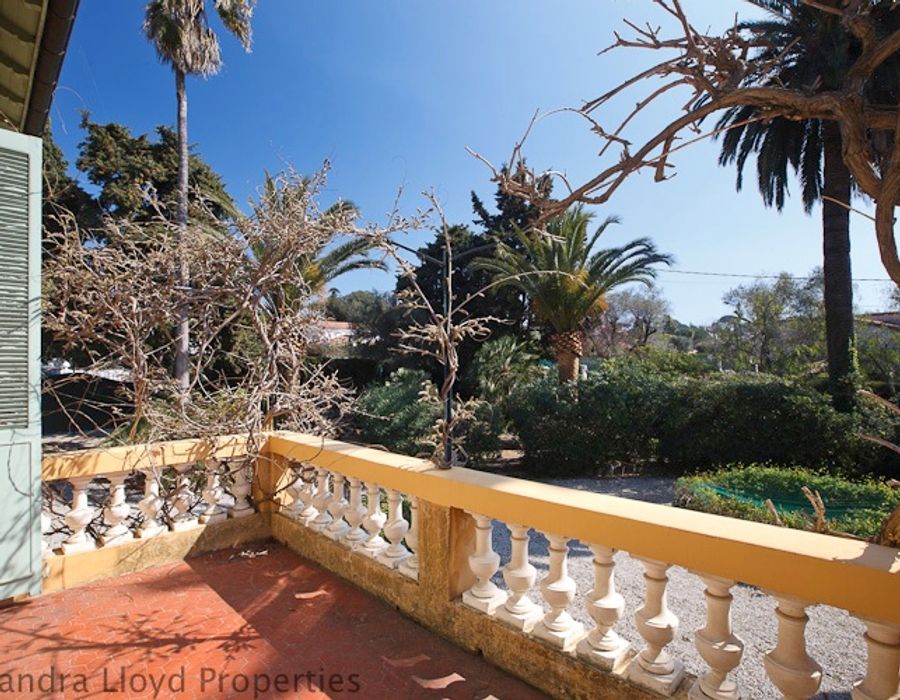 CAP D'ANTIBES - West facing - 100 meters from the water! 4