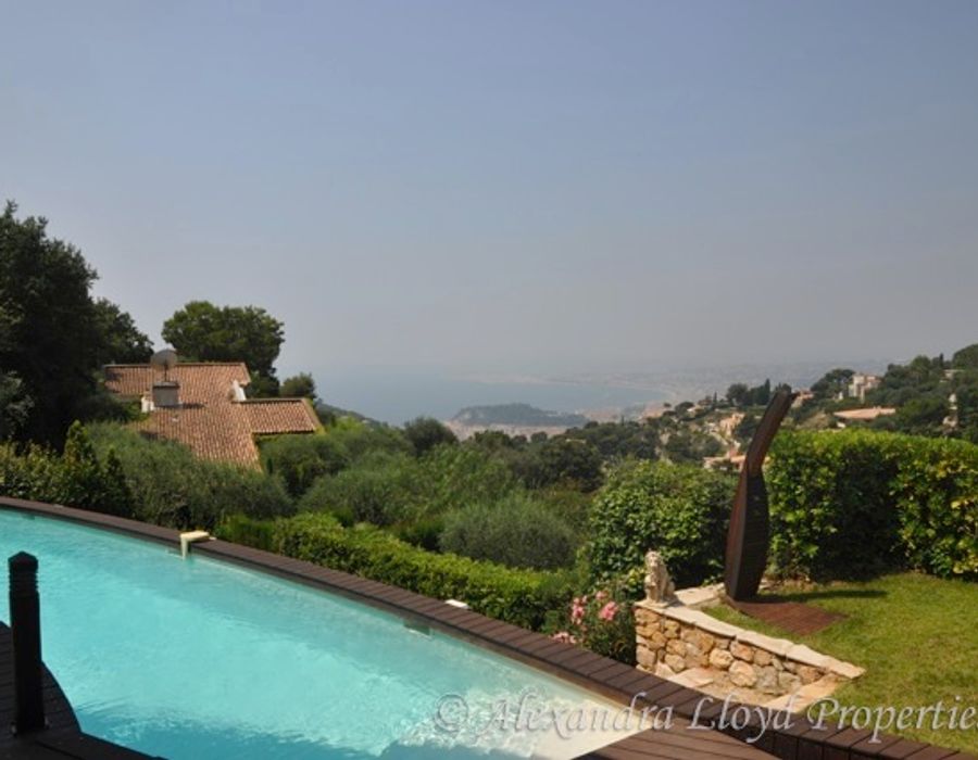Contemporary villa, wonderful views in a private domain, Villefranche 1