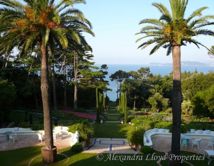 WOW! Villa Rocabella, Cap Brun. Belle époque villa on the water  2